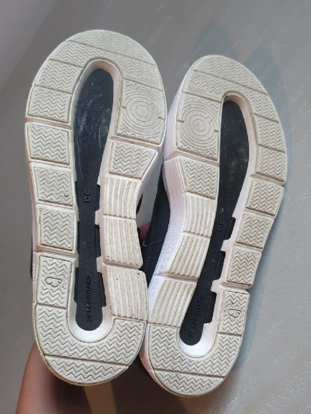 On Running The Roger Black Leather Sneakers size 9 Women's Tennis
